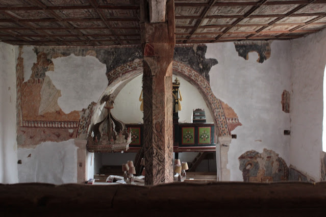 The oldest dated roof structure in Transylvania and some 14th-century frescoes at Magyarvista